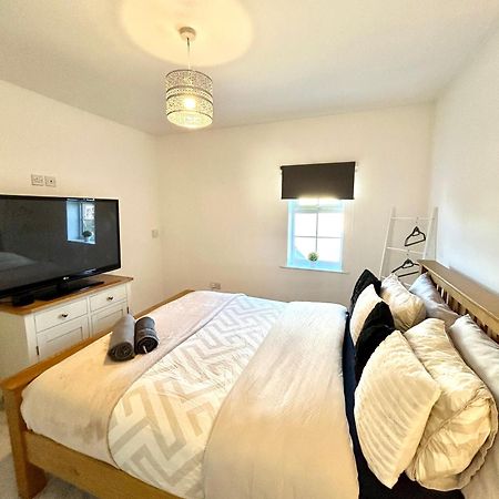 Luxury Countryside Stay - Waters Upton, テルフォード エクステリア 写真