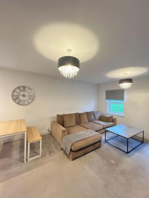 Luxury Countryside Stay - Waters Upton, テルフォード エクステリア 写真