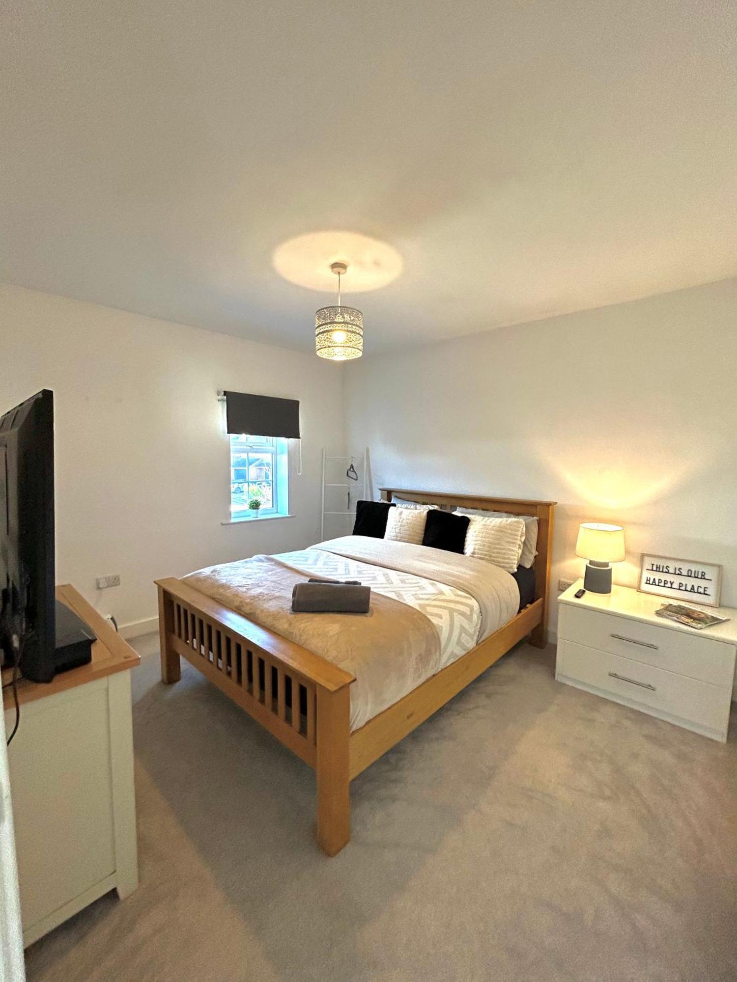 Luxury Countryside Stay - Waters Upton, テルフォード エクステリア 写真